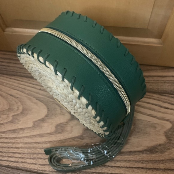 Bath and body works bbw Round Woven Crossbody cosmetic bag/small bag/boho bag - Picture 4 of 8